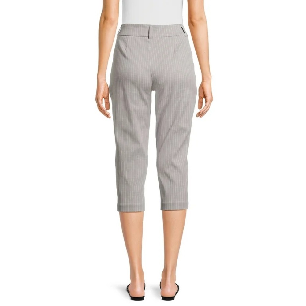 Time and Tru Women’s Mid Rise Stretch 21” Inseam Grey Check Capri Pants NWT - Picture 5 of 6